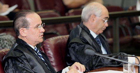 A proposta de voto do conselheiro substituto, Hamilton Coelho, foi aprovado à unanimidade pelo Colegiado da Primeira Câmara do TCEMG. O conselheiro Mauri Torres (ao lado) foi um dos que aprovaram a proposta de voto do relator. (Foto: Karina Camargos Coutinho)